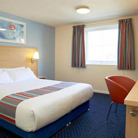 Travelodge Newbury Tot Hill Highclere Exterior photo