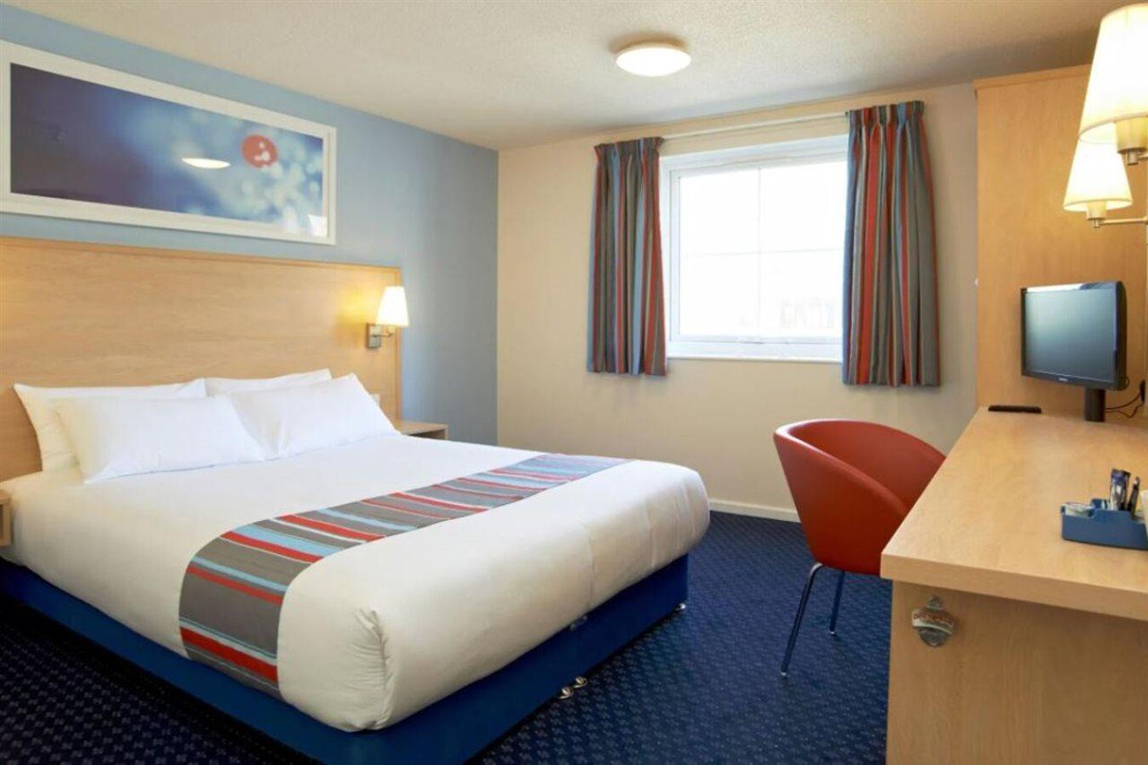 Travelodge Newbury Tot Hill Highclere Exterior photo